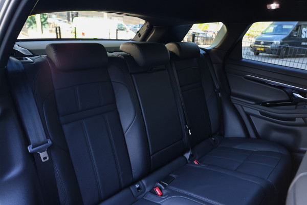 Land Rover Range Rover Evoque 1.5 P300e AWD R-Dynamic S | BTW | CAMERA | ACC | ELEK.TREKHAAK | DODEHOEK | CARPLAY |