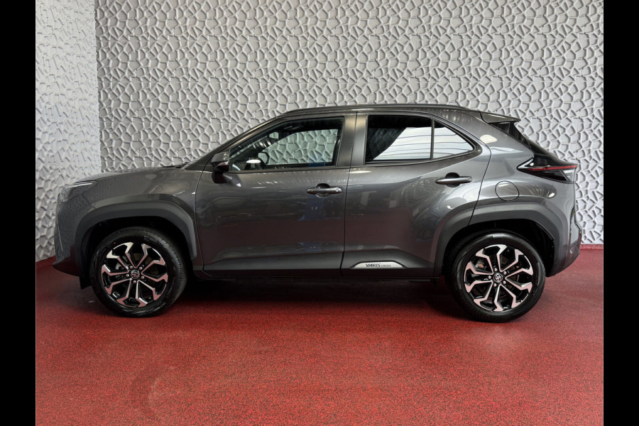 Toyota Yaris Cross 1.5 HYBRID DYNAMIC KEYLESS CAMERA LED ZWARTE HEMEL STOEL/STUUR VERW. 17''LMV ✅ Top Auto's Wijchen , Al 30 Jaar verkoop van Toyota , Type's Launch / Executive / Dynamic / First Edition / Business / Zowel Phev / Hev / Benzine / met fabrieksgarantie ✅