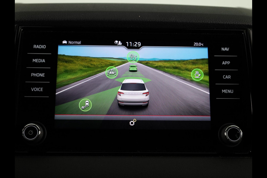 Škoda Karoq 1.5 TSI ACT Sportline Business 150pk | Wegklapbare trekhaak | Navigatie | Parkeercamera | Led koplampen
