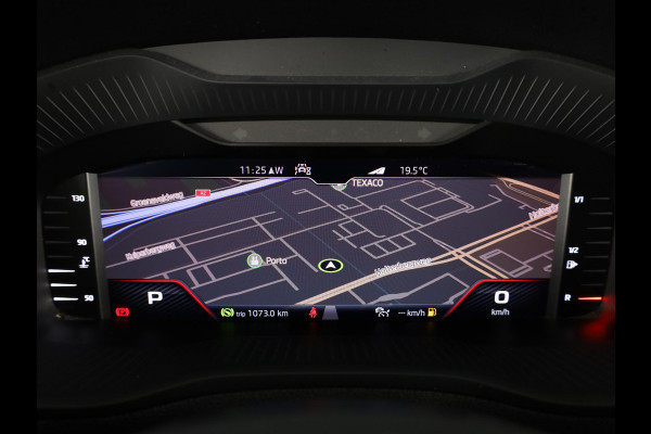 Škoda Karoq 1.5 TSI ACT Sportline Business 150pk | Wegklapbare trekhaak | Navigatie | Parkeercamera | Led koplampen