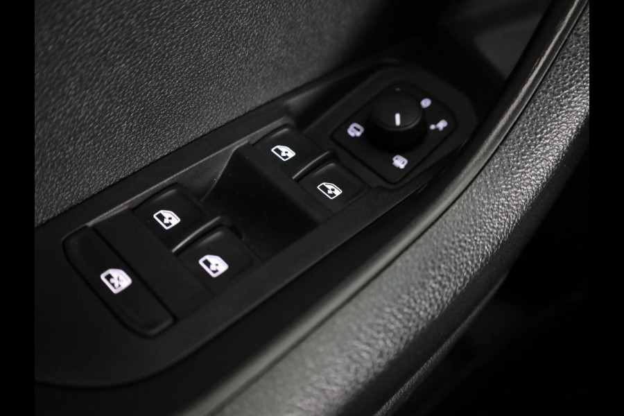 Škoda Karoq 1.5 TSI ACT Sportline Business 150pk | Wegklapbare trekhaak | Navigatie | Parkeercamera | Led koplampen