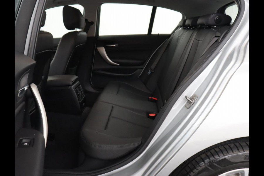 BMW 1-serie 118i Executive | Schuifdak | Leder | Stoelverwarming | Camera | Full LED | Navigatie | Parkeerhulp | Climate control | Bluetooth | Cruise control