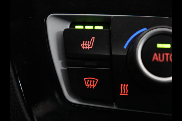 BMW 1-serie 118i Executive | Schuifdak | Leder | Stoelverwarming | Camera | Full LED | Navigatie | Parkeerhulp | Climate control | Bluetooth | Cruise control