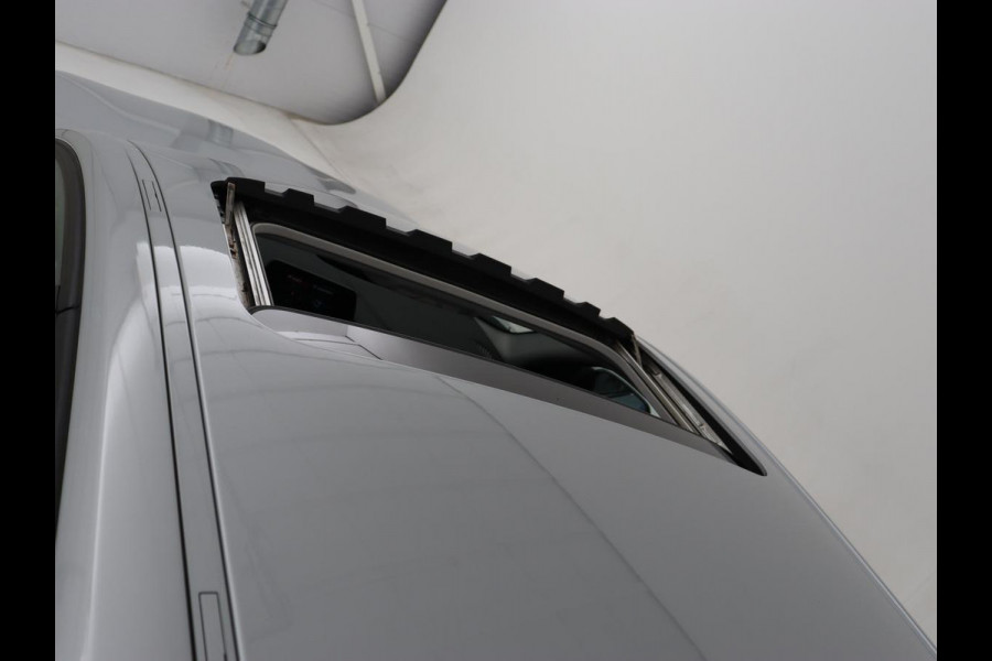 BMW 1-serie 118i Executive | Schuifdak | Leder | Stoelverwarming | Camera | Full LED | Navigatie | Parkeerhulp | Climate control | Bluetooth | Cruise control