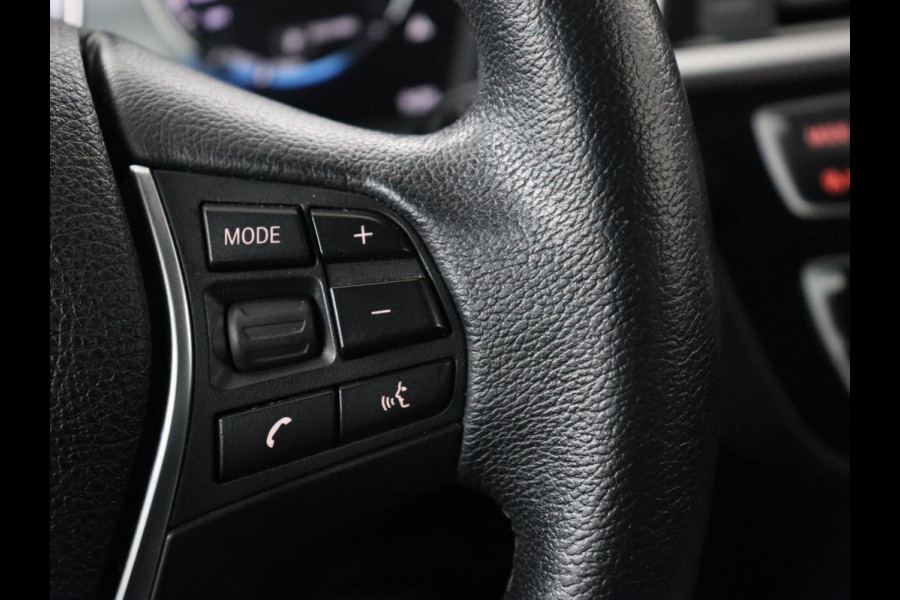BMW 1-serie 118i Executive | Schuifdak | Leder | Stoelverwarming | Camera | Full LED | Navigatie | Parkeerhulp | Climate control | Bluetooth | Cruise control