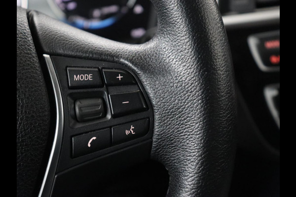 BMW 1-serie 118i Executive | Schuifdak | Leder | Stoelverwarming | Camera | Full LED | Navigatie | Parkeerhulp | Climate control | Bluetooth | Cruise control
