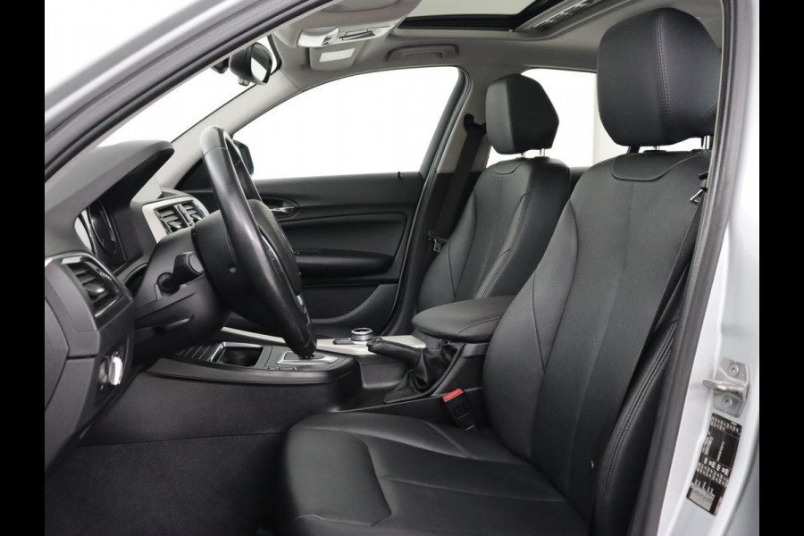 BMW 1-serie 118i Executive | Schuifdak | Leder | Stoelverwarming | Camera | Full LED | Navigatie | Parkeerhulp | Climate control | Bluetooth | Cruise control