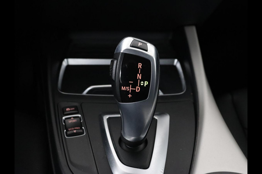 BMW 1-serie 118i Executive | Schuifdak | Leder | Stoelverwarming | Camera | Full LED | Navigatie | Parkeerhulp | Climate control | Bluetooth | Cruise control