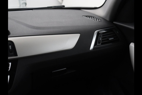 BMW 1-serie 118i Executive | Schuifdak | Leder | Stoelverwarming | Camera | Full LED | Navigatie | Parkeerhulp | Climate control | Bluetooth | Cruise control
