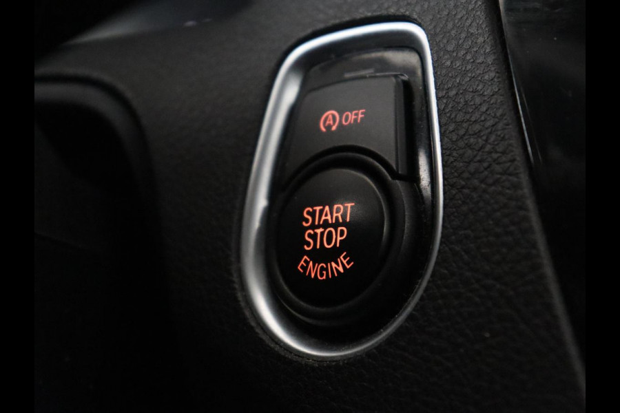 BMW 1-serie 118i Executive | Schuifdak | Leder | Stoelverwarming | Camera | Full LED | Navigatie | Parkeerhulp | Climate control | Bluetooth | Cruise control
