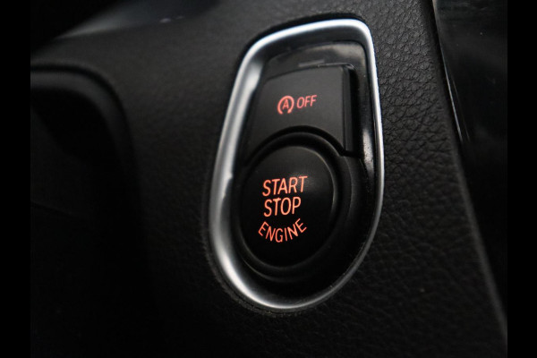BMW 1-serie 118i Executive | Schuifdak | Leder | Stoelverwarming | Camera | Full LED | Navigatie | Parkeerhulp | Climate control | Bluetooth | Cruise control