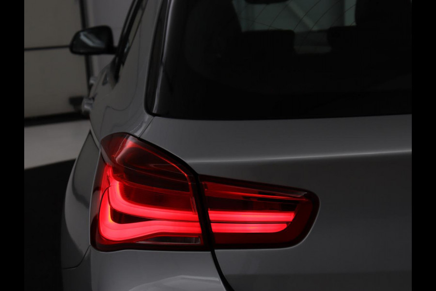 BMW 1-serie 118i Executive | Schuifdak | Leder | Stoelverwarming | Camera | Full LED | Navigatie | Parkeerhulp | Climate control | Bluetooth | Cruise control