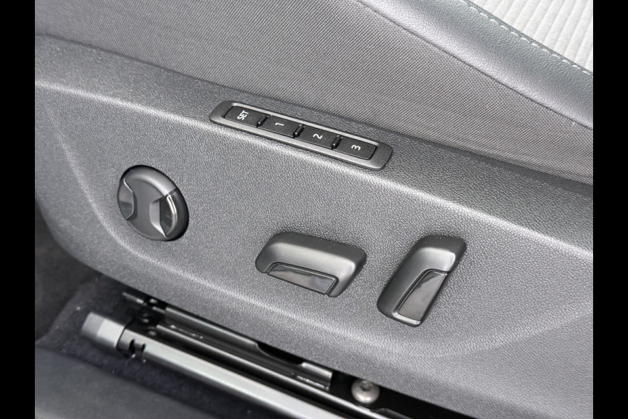 Škoda ENYAQ iV 60 Panoramadak Warmtepomp Trekhaak SOH 93% Elek.Stoel+Memory Navi 3-Zone Ecc 360°Camera Adap.Cruise Apple Carplay Android Auto Stoel+Stuurverwarming Lmv P Assist Keyless advanced Led Matrix Klimaat Plus Origineel Nederlandse Auto 1.000KG Trekgewicht