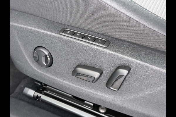 Škoda ENYAQ iV 60 Panoramadak Warmtepomp Trekhaak SOH 93% Elek.Stoel+Memory Navi 3-Zone Ecc 360°Camera Adap.Cruise Apple Carplay Android Auto Stoel+Stuurverwarming Lmv P Assist Keyless advanced Led Matrix Klimaat Plus Origineel Nederlandse Auto 1.000KG Trekgewicht