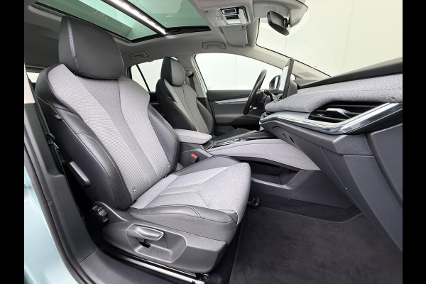 Škoda ENYAQ iV 60 Panoramadak Warmtepomp Trekhaak SOH 93% Elek.Stoel+Memory Navi 3-Zone Ecc 360°Camera Adap.Cruise Apple Carplay Android Auto Stoel+Stuurverwarming Lmv P Assist Keyless advanced Led Matrix Klimaat Plus Origineel Nederlandse Auto 1.000KG Trekgewicht