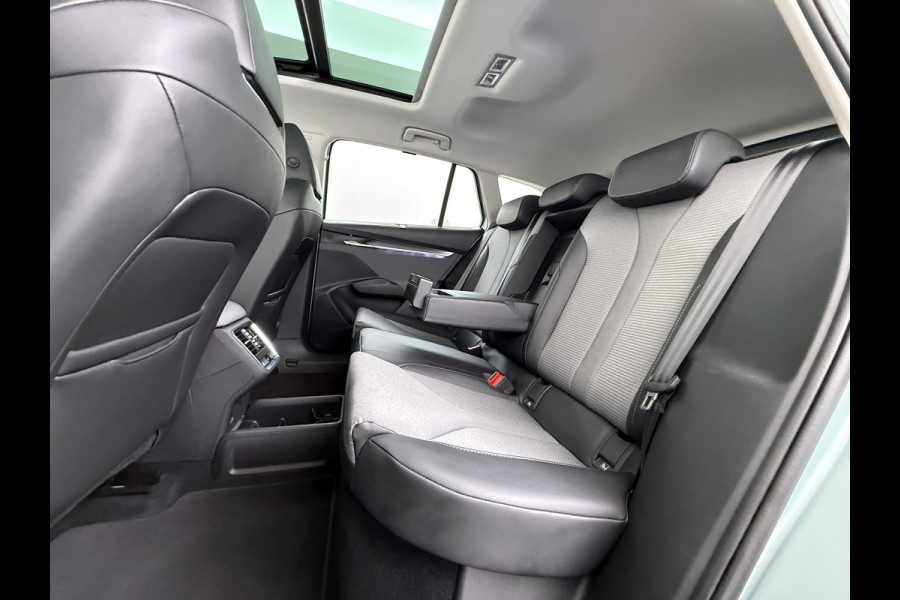 Škoda ENYAQ iV 60 Panoramadak Warmtepomp Trekhaak SOH 93% Elek.Stoel+Memory Navi 3-Zone Ecc 360°Camera Adap.Cruise Apple Carplay Android Auto Stoel+Stuurverwarming Lmv P Assist Keyless advanced Led Matrix Klimaat Plus Origineel Nederlandse Auto 1.000KG Trekgewicht