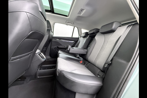 Škoda ENYAQ iV 60 Panoramadak Warmtepomp Trekhaak SOH 93% Elek.Stoel+Memory Navi 3-Zone Ecc 360°Camera Adap.Cruise Apple Carplay Android Auto Stoel+Stuurverwarming Lmv P Assist Keyless advanced Led Matrix Klimaat Plus Origineel Nederlandse Auto 1.000KG Trekgewicht