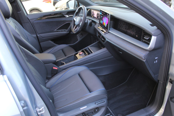 Volkswagen Tayron 1.5 eHybrid R-Line Edition | Leder | 360 camera | Adaptive cruise | Nieuw