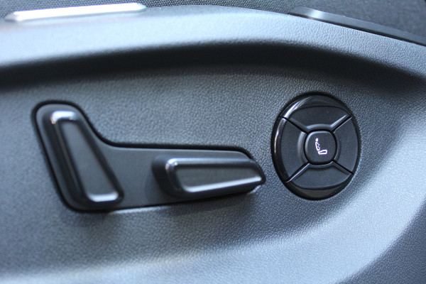 Volkswagen Tayron 1.5 eHybrid R-Line Edition | Leder | 360 camera | Adaptive cruise | Nieuw