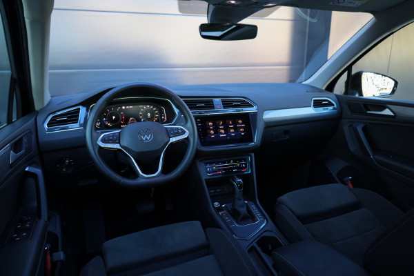 Volkswagen Tiguan 1.5 TSI Life Business | NAP! | PANO | MASSAGE | STOEL/STUURVERW | KEYLESS | ELEK TREKHAAK | ACC |