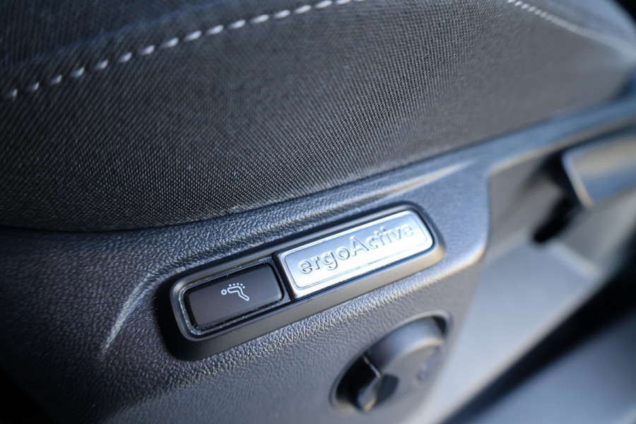 Volkswagen Tiguan 1.5 TSI Life Business | NAP! | PANO | MASSAGE | STOEL/STUURVERW | KEYLESS | ELEK TREKHAAK | ACC |