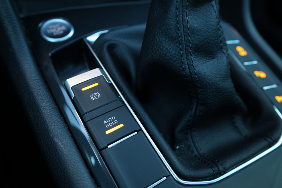 Volkswagen Tiguan 1.5 TSI Life Business | NAP! | PANO | MASSAGE | STOEL/STUURVERW | KEYLESS | ELEK TREKHAAK | ACC |