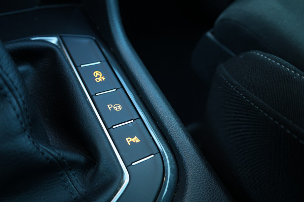 Volkswagen Tiguan 1.5 TSI Life Business | NAP! | PANO | MASSAGE | STOEL/STUURVERW | KEYLESS | ELEK TREKHAAK | ACC |