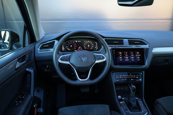 Volkswagen Tiguan 1.5 TSI Life Business | NAP! | PANO | MASSAGE | STOEL/STUURVERW | KEYLESS | ELEK TREKHAAK | ACC |