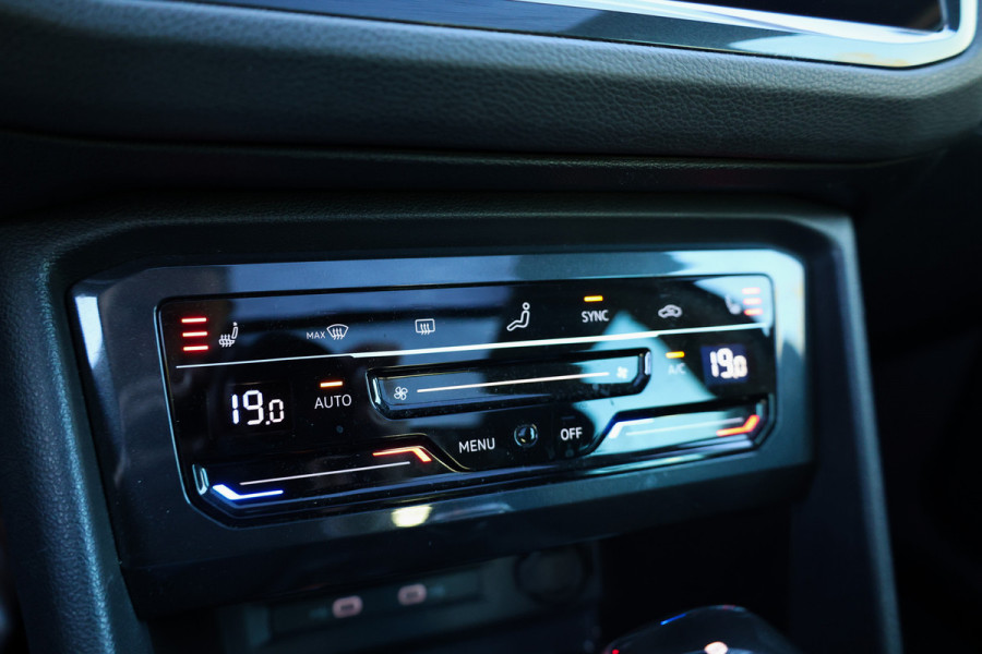 Volkswagen Tiguan 1.5 TSI Life Business | NAP! | PANO | MASSAGE | STOEL/STUURVERW | KEYLESS | ELEK TREKHAAK | ACC |