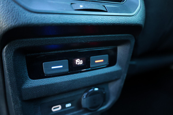 Volkswagen Tiguan 1.5 TSI Life Business | NAP! | PANO | MASSAGE | STOEL/STUURVERW | KEYLESS | ELEK TREKHAAK | ACC |