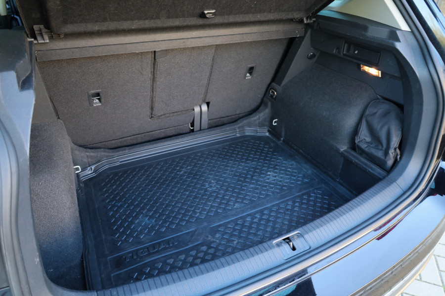 Volkswagen Tiguan 1.5 TSI Life Business | NAP! | PANO | MASSAGE | STOEL/STUURVERW | KEYLESS | ELEK TREKHAAK | ACC |