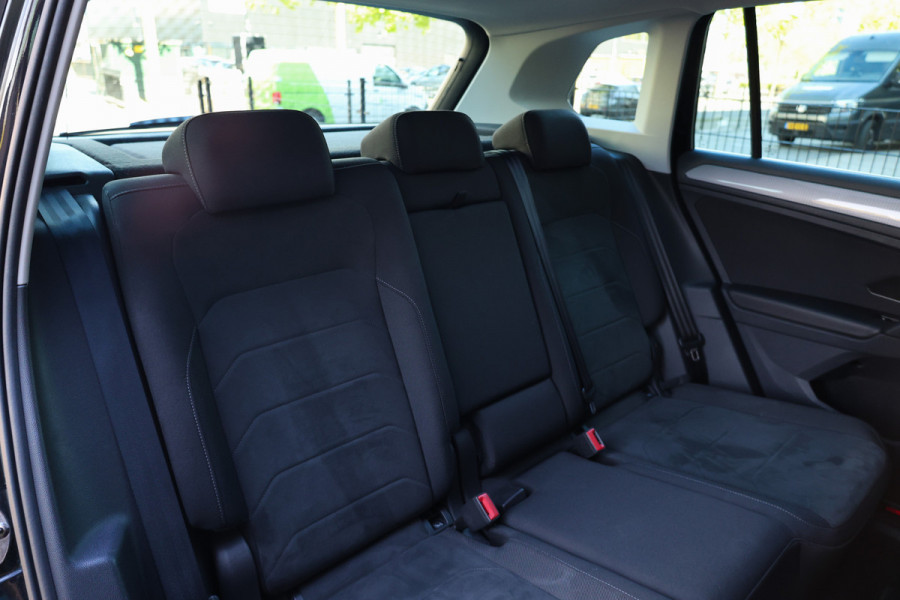 Volkswagen Tiguan 1.5 TSI Life Business | NAP! | PANO | MASSAGE | STOEL/STUURVERW | KEYLESS | ELEK TREKHAAK | ACC |
