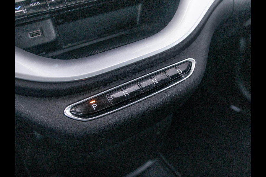 Fiat 500E Icon 42 kWh l SOH 92,8% | Clima | Cruise | Camera | 17" | Priv. Glass | Schuif/Kanteldak | Winter Pack | BSM | Apple Carplay