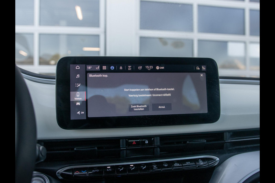 Fiat 500E Icon 42 kWh l SOH 92,8% | Clima | Cruise | Camera | 17" | Priv. Glass | Schuif/Kanteldak | Winter Pack | BSM | Apple Carplay