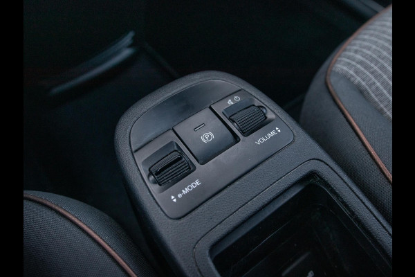 Fiat 500E Icon 42 kWh l SOH 92,8% | Clima | Cruise | Camera | 17" | Priv. Glass | Schuif/Kanteldak | Winter Pack | BSM | Apple Carplay