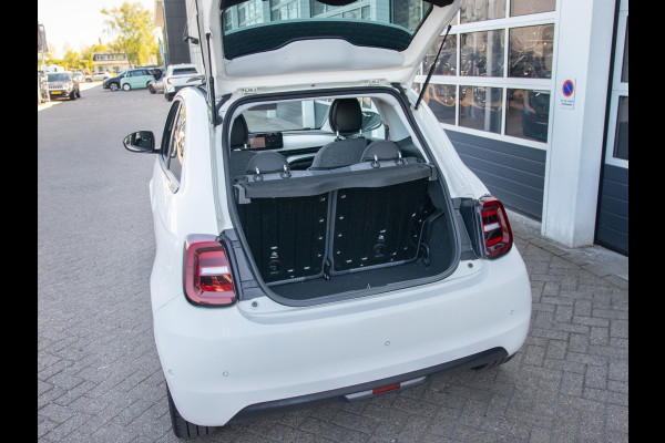 Fiat 500E Icon 42 kWh l SOH 92,8% | Clima | Cruise | Camera | 17" | Priv. Glass | Schuif/Kanteldak | Winter Pack | BSM | Apple Carplay