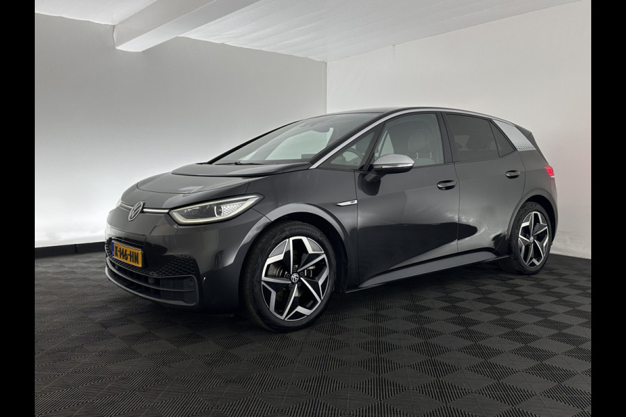 Volkswagen ID.3 First Plus 58 kWh [ 3-Fase ] (INCL.BTW) Aut. *FULL-LED | HEATED-COMFORTSEATS | CAMERA | DIGI-COCKPIT | NAVI-FULLMAP | KEYLESS | PRIVACY-GLASS | AMBIENT-LIGHT | ECC | PDC | CRUISE | 19''ALU*
