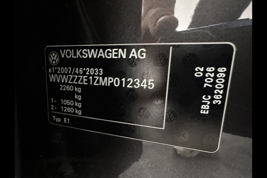 Volkswagen ID.3 First Plus 58 kWh [ 3-Fase ] (INCL.BTW) Aut. *FULL-LED | HEATED-COMFORTSEATS | CAMERA | DIGI-COCKPIT | NAVI-FULLMAP | KEYLESS | PRIVACY-GLASS | AMBIENT-LIGHT | ECC | PDC | CRUISE | 19''ALU*