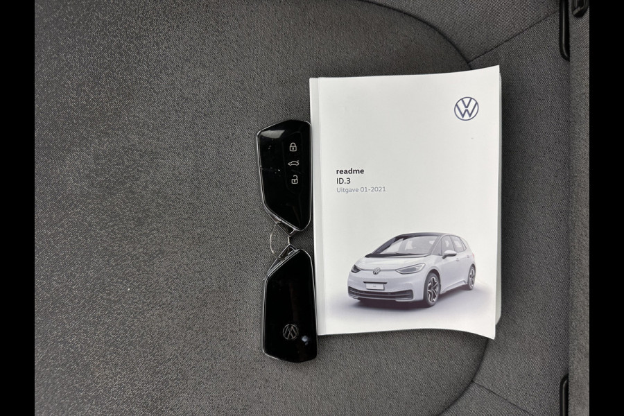 Volkswagen ID.3 First Plus 58 kWh [ 3-Fase ] (INCL.BTW) Aut. *FULL-LED | HEATED-COMFORTSEATS | CAMERA | DIGI-COCKPIT | NAVI-FULLMAP | KEYLESS | PRIVACY-GLASS | AMBIENT-LIGHT | ECC | PDC | CRUISE | 19''ALU*