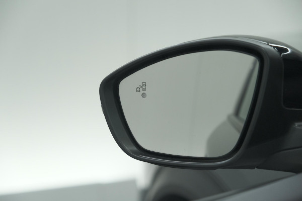 Peugeot e-2008 EV GT 50 kWh | 11 KW Laadfunctie | 360 Camera | Dodehoekdetectie | Apple Carplay