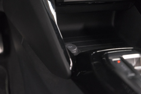Peugeot e-2008 EV GT 50 kWh | 11 KW Laadfunctie | 360 Camera | Dodehoekdetectie | Apple Carplay