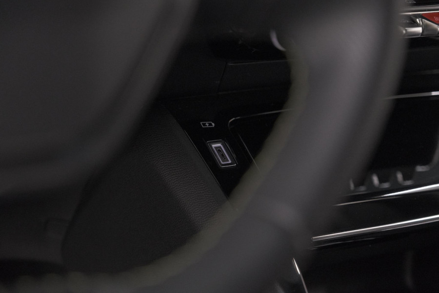 Peugeot e-2008 EV GT 50 kWh | 11 KW Laadfunctie | 360 Camera | Dodehoekdetectie | Apple Carplay