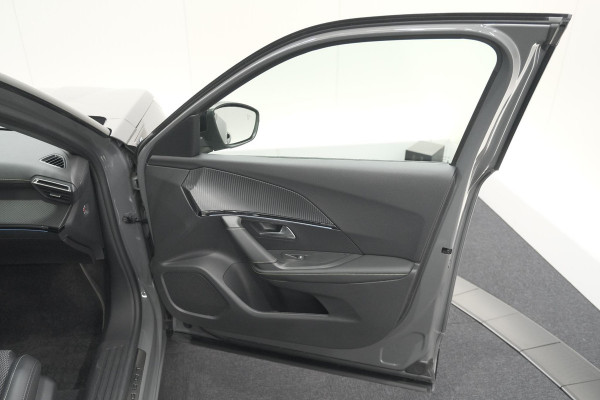 Peugeot e-2008 EV GT 50 kWh | 11 KW Laadfunctie | 360 Camera | Dodehoekdetectie | Apple Carplay