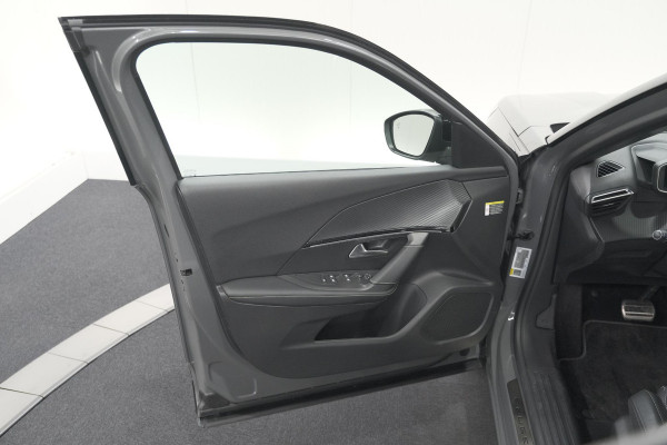 Peugeot e-2008 EV GT 50 kWh | 11 KW Laadfunctie | 360 Camera | Dodehoekdetectie | Apple Carplay