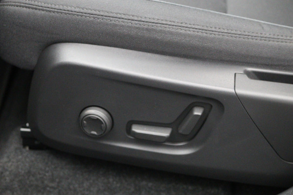 Volvo XC40 Recharge Ultimate 70 kWh 232 PK, Harman/Kardon, Panoramadak, 360 Camera, Adap. Cruise Control