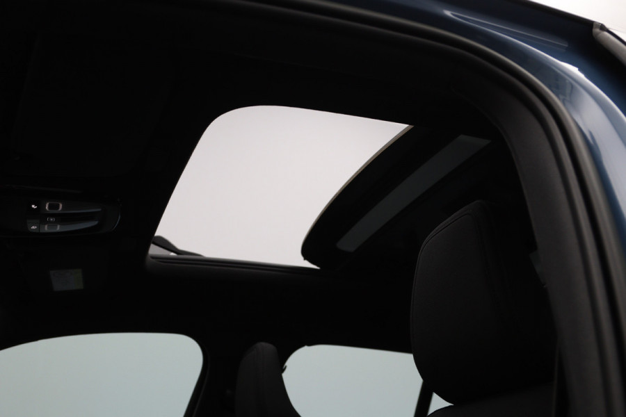 Volvo XC40 Recharge Ultimate 70 kWh 232 PK, Harman/Kardon, Panoramadak, 360 Camera, Adap. Cruise Control