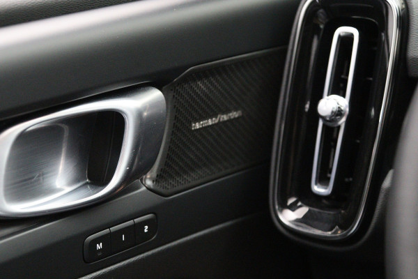 Volvo XC40 Recharge Ultimate 70 kWh 232 PK, Harman/Kardon, Panoramadak, 360 Camera, Adap. Cruise Control