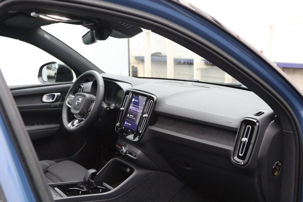 Volvo XC40 Recharge Ultimate 70 kWh 232 PK, Harman/Kardon, Panoramadak, 360 Camera, Adap. Cruise Control