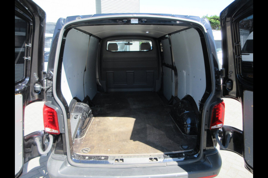 Volkswagen Transporter 2.0 TDI L2H1 airco navigatie trekhaak