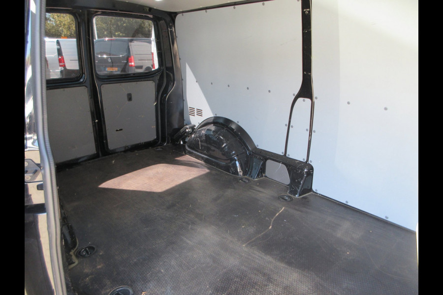 Volkswagen Transporter 2.0 TDI L2H1 airco navigatie trekhaak